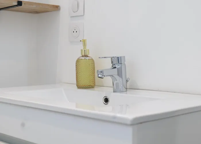 Tres Jolie Maison - Piscine & Jacuzzi - - 9 Personnes *