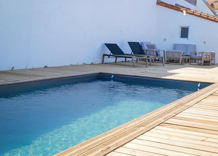 Dom wakacyjny Tres Jolie Maison - Piscine & Jacuzzi - - 9 Personnes Les Sables-dʼOlonne