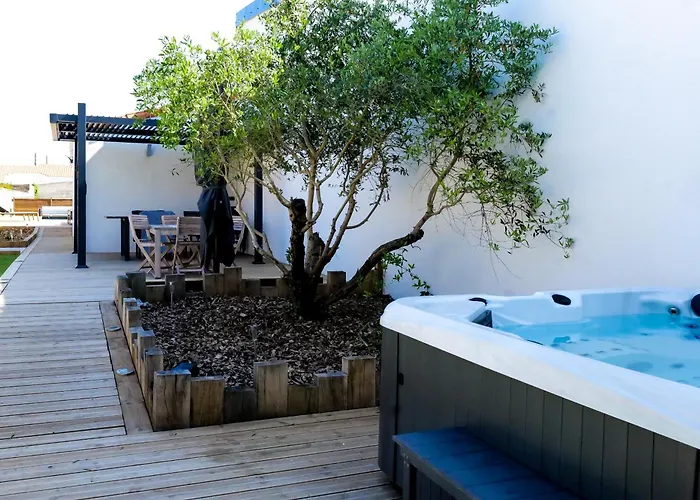 Dom wakacyjny Tres Jolie Maison - Piscine & Jacuzzi - - 9 Personnes Les Sables-dʼOlonne