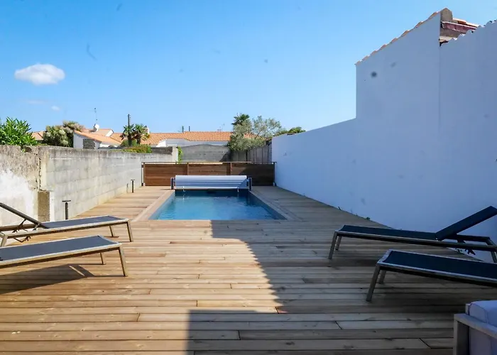 Dom wakacyjny Tres Jolie Maison - Piscine & Jacuzzi - - 9 Personnes *