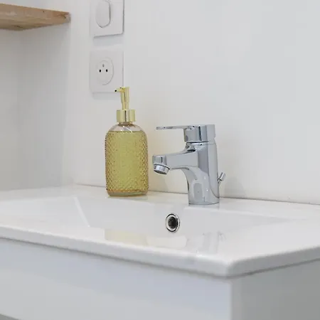 Tres Jolie Maison - Piscine & Jacuzzi - - 9 Personnes *