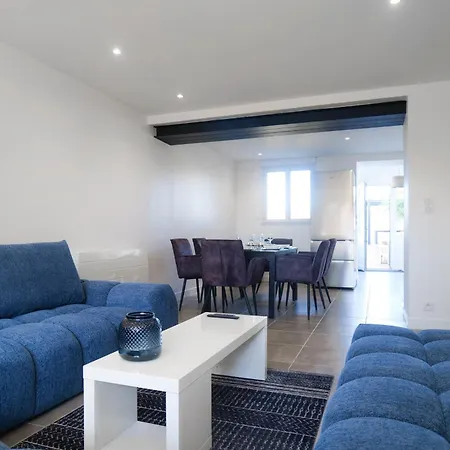 Holiday home Tres Jolie Maison - Piscine & Jacuzzi - - 9 Personnes